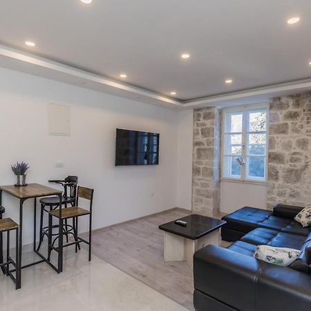 Seafront Apartments Karlo Kastela Luaran gambar