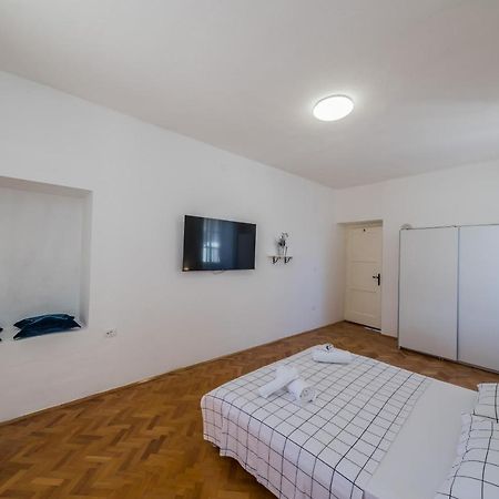 Seafront Apartments Karlo Kastela Luaran gambar