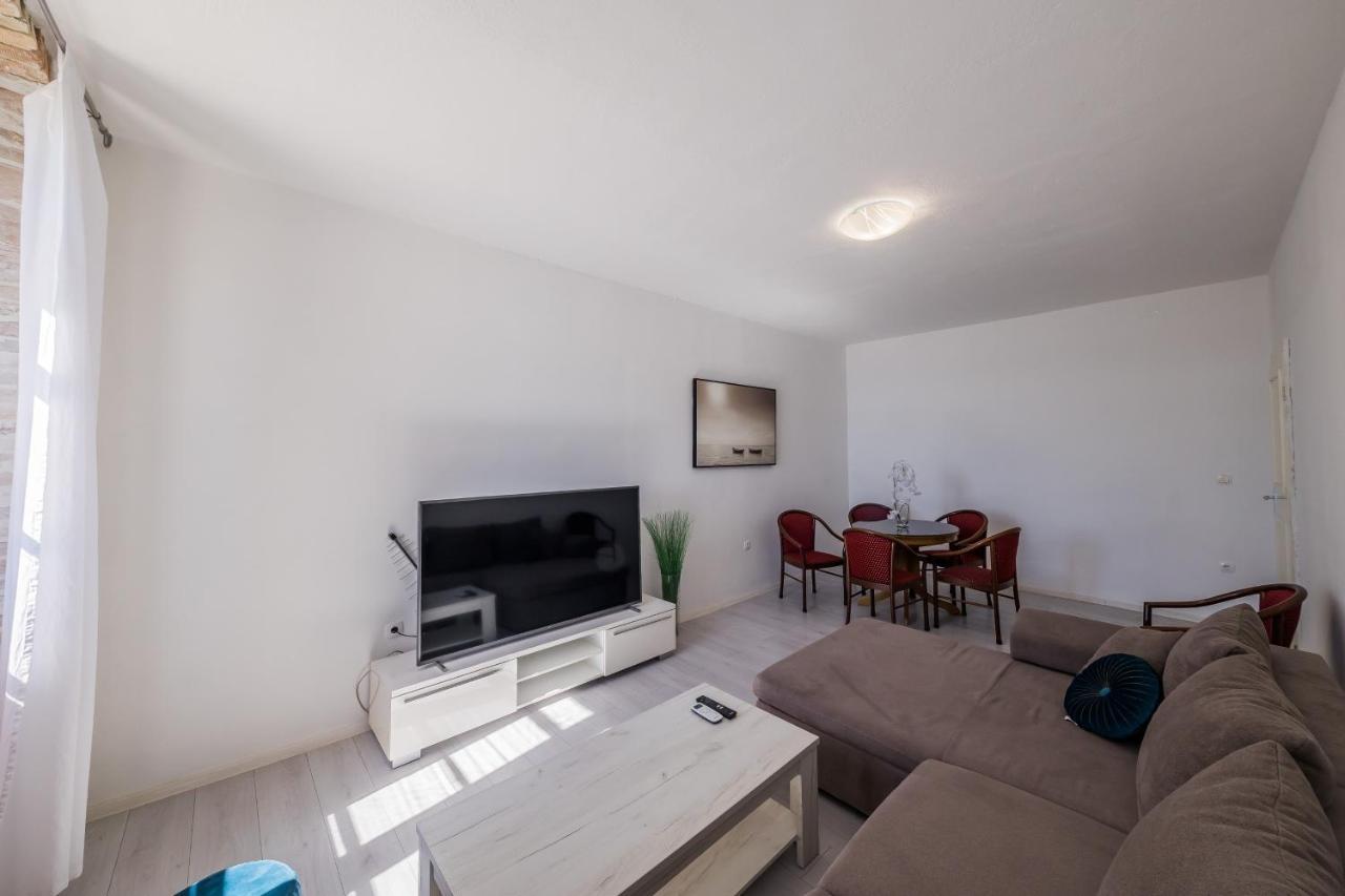 Seafront Apartments Karlo Kastela Luaran gambar