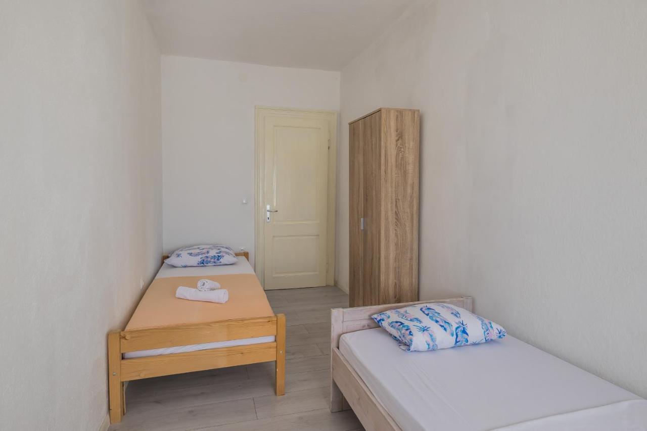Seafront Apartments Karlo Kastela Luaran gambar