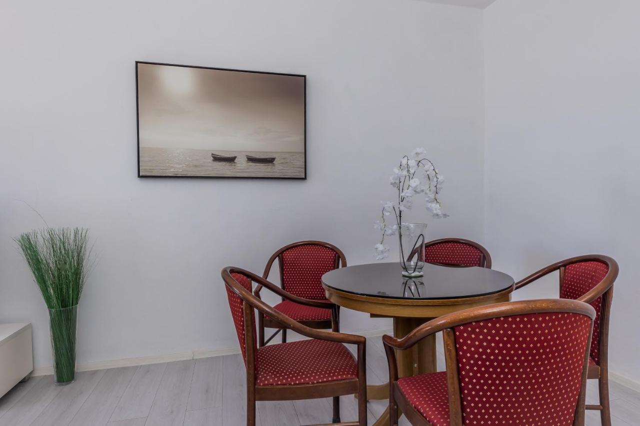 Seafront Apartments Karlo Kastela Luaran gambar