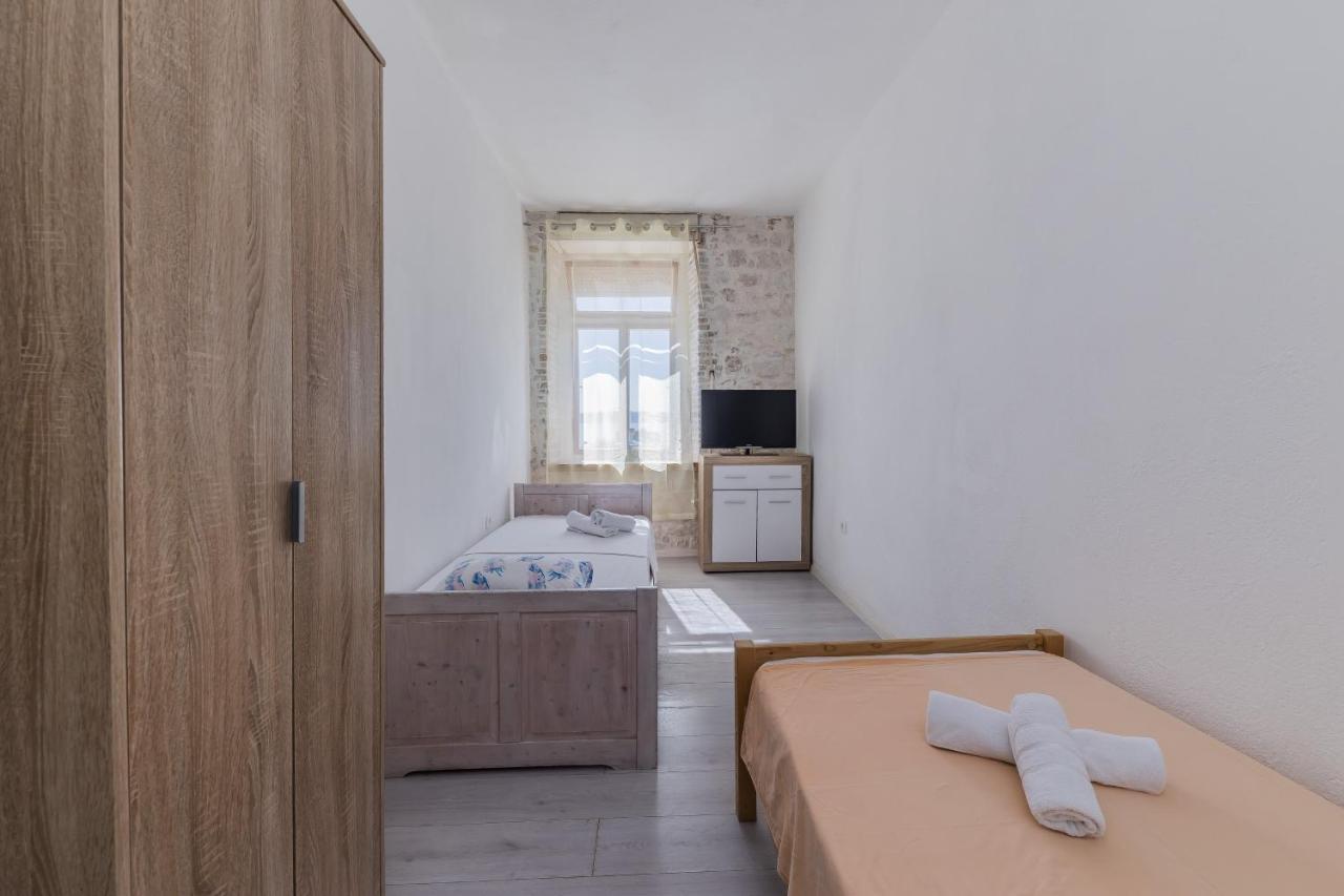 Seafront Apartments Karlo Kastela Luaran gambar