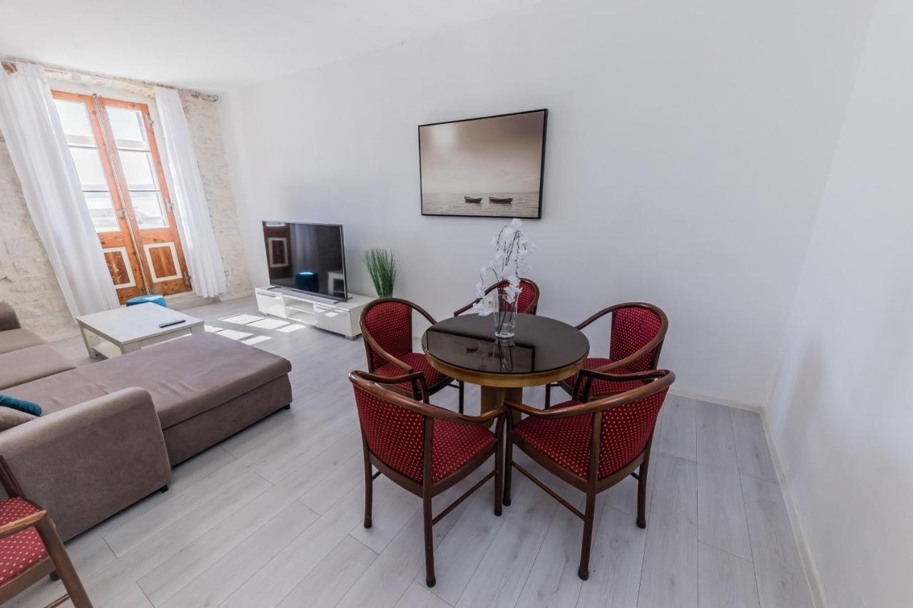 Seafront Apartments Karlo Kastela Luaran gambar