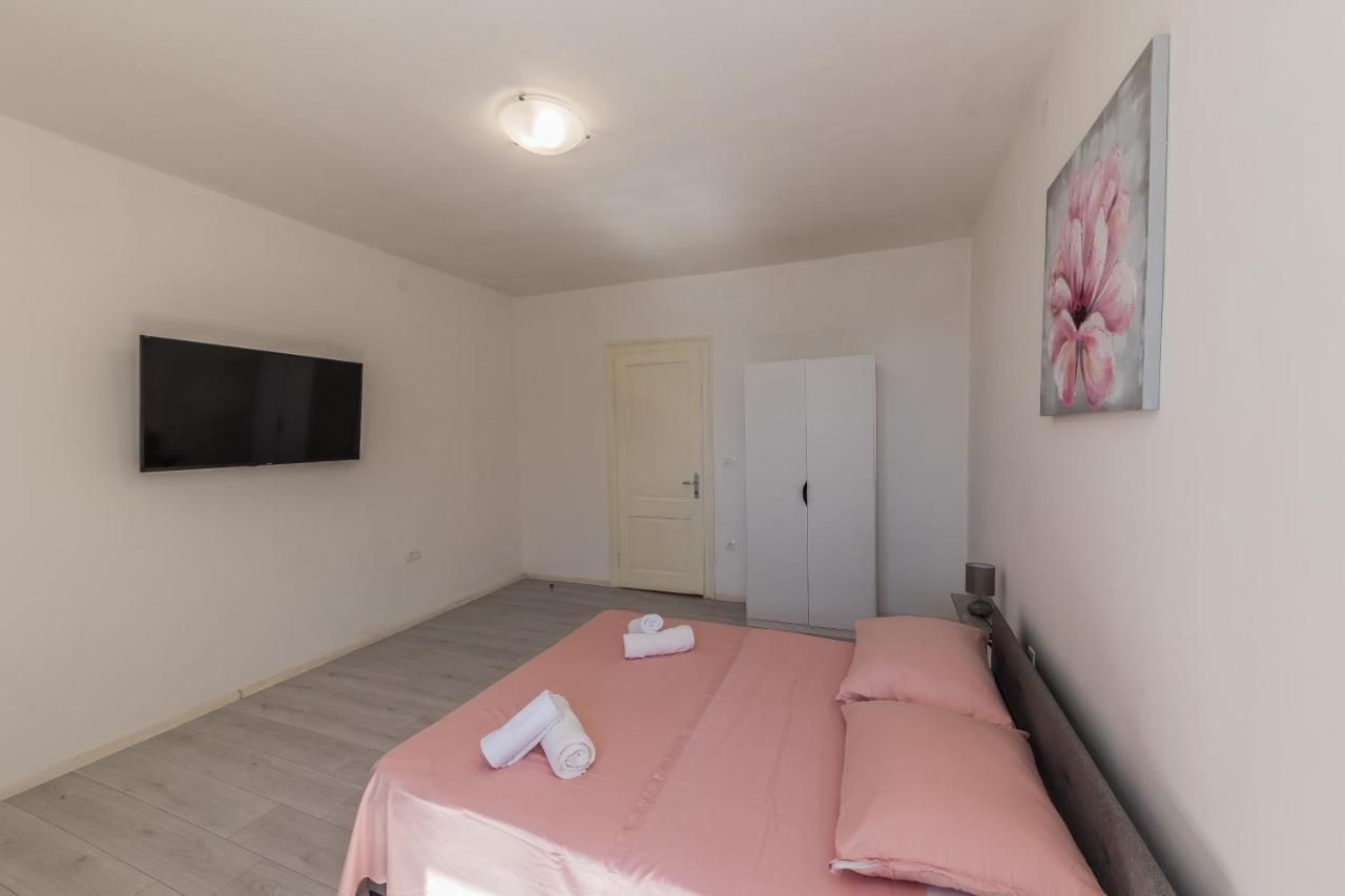 Seafront Apartments Karlo Kastela Luaran gambar