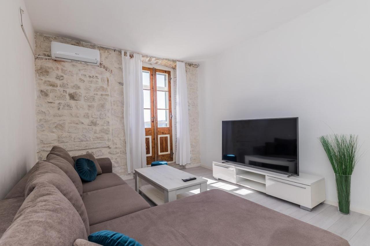 Seafront Apartments Karlo Kastela Luaran gambar