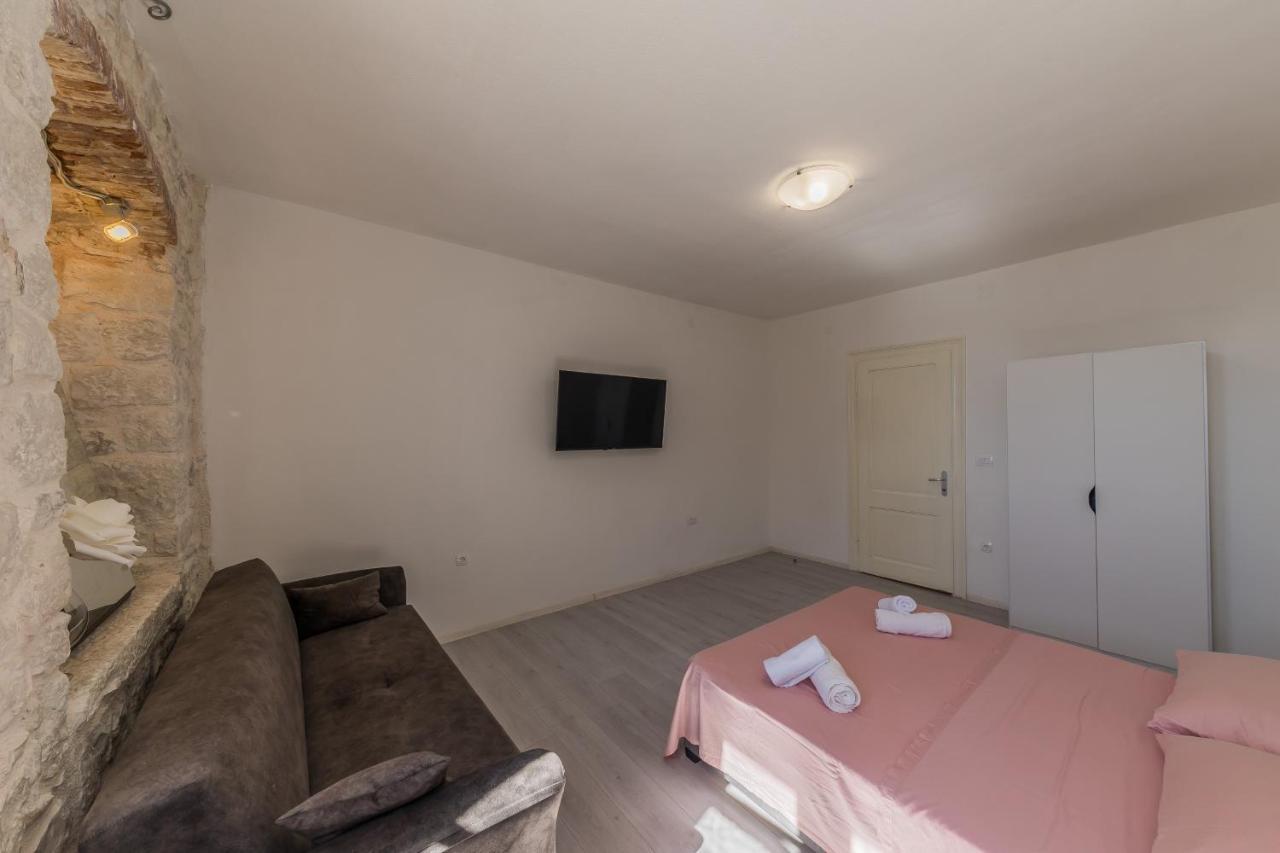 Seafront Apartments Karlo Kastela Luaran gambar