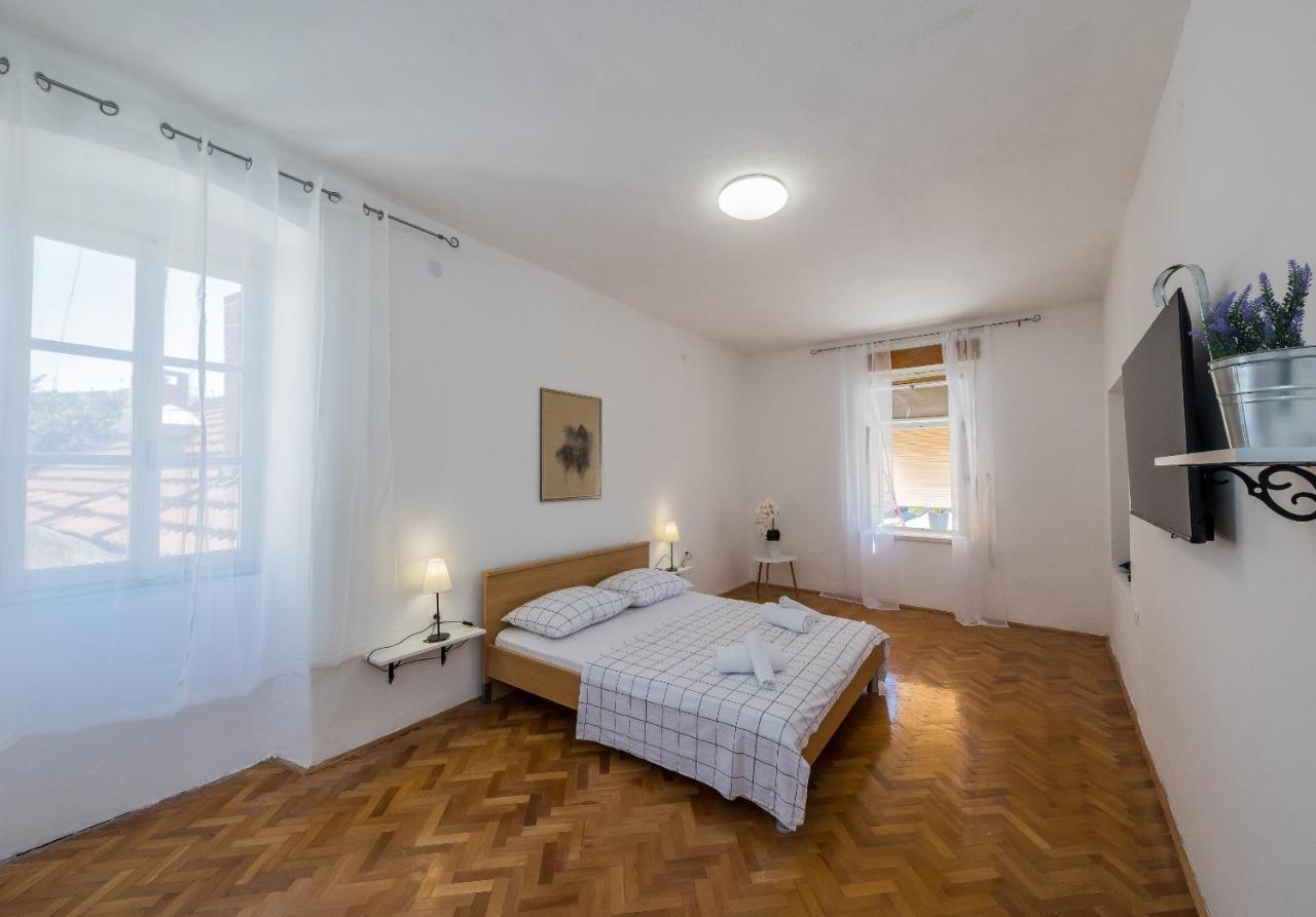Seafront Apartments Karlo Kastela Luaran gambar