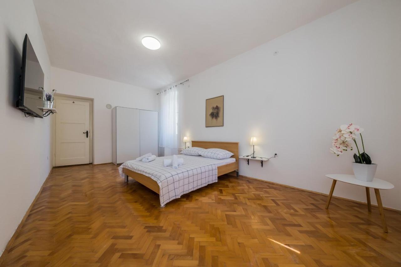 Seafront Apartments Karlo Kastela Luaran gambar