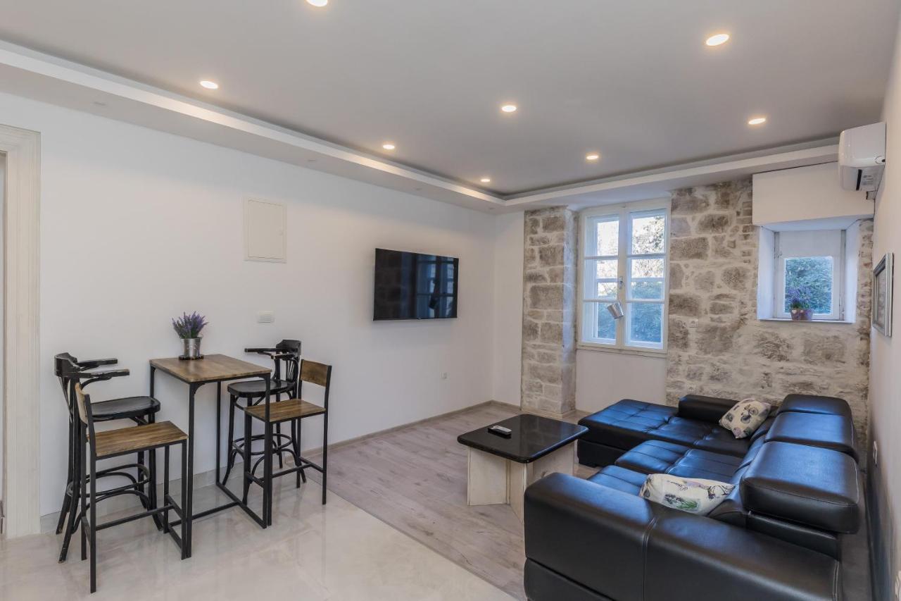 Seafront Apartments Karlo Kastela Luaran gambar