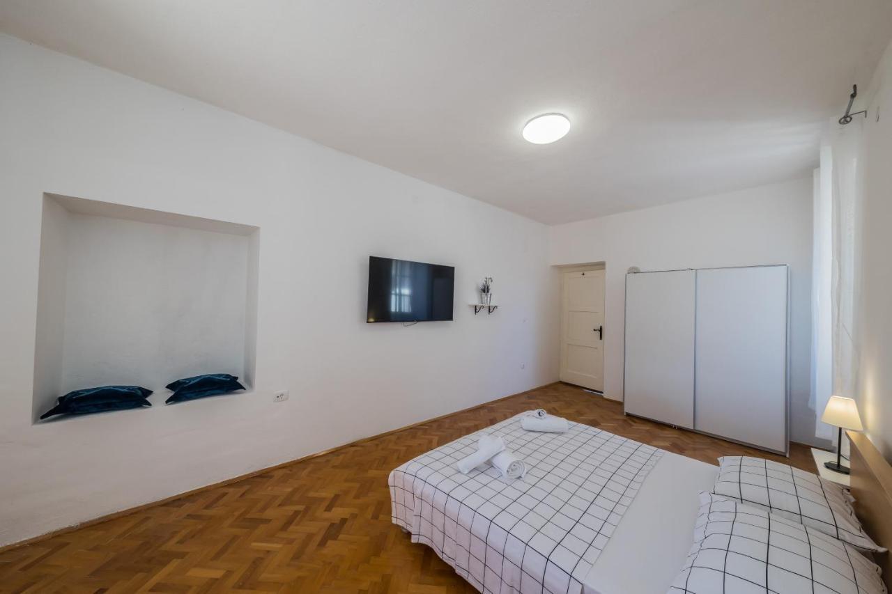 Seafront Apartments Karlo Kastela Luaran gambar