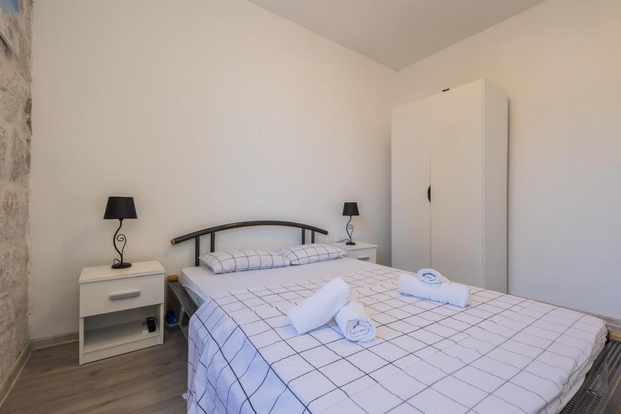 Seafront Apartments Karlo Kastela Luaran gambar