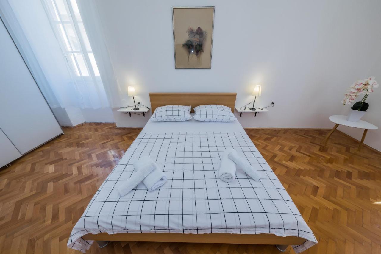 Seafront Apartments Karlo Kastela Luaran gambar